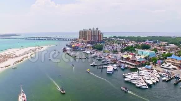 海边的城市海滨港口视频的预览图