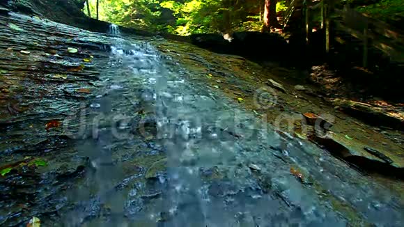 遮阳国家公园银阶瀑布视频的预览图