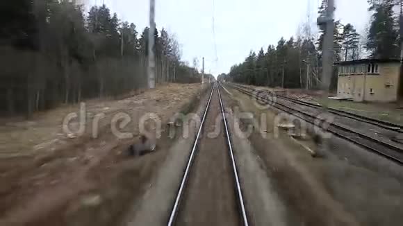 铁路轨道贯穿库崔风景视频的预览图
