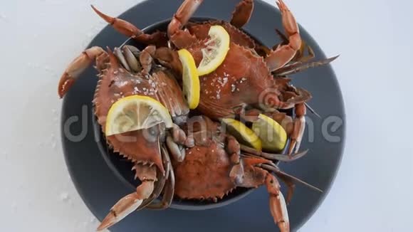 煮熟的红蟹美味健康的海鲜视频的预览图