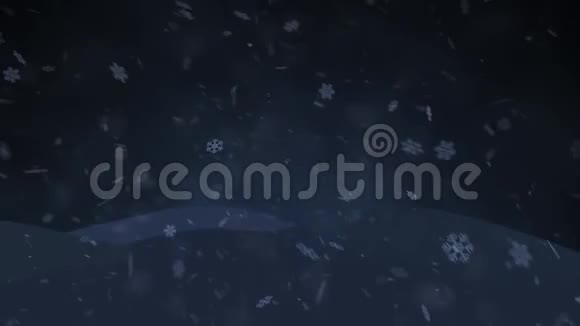 美丽的雪花落在雪山的夜晚视频的预览图