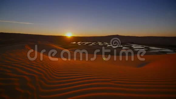 撒哈拉沙漠景观清晨美妙的沙丘时差视频的预览图