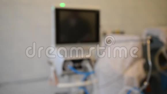 医生用监视器调节医疗设备视频的预览图