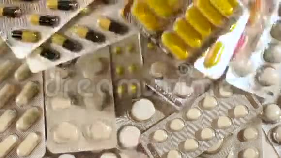 一大堆药丸塞皮塞亚顶部许多药物都会使身体不适视频的预览图