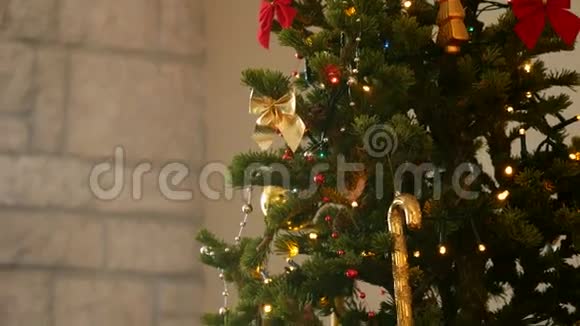圣诞树上的圣诞球3840x2160视频的预览图