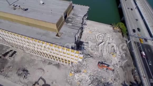 迈阿密先驱航空公司大楼被拆除视频的预览图