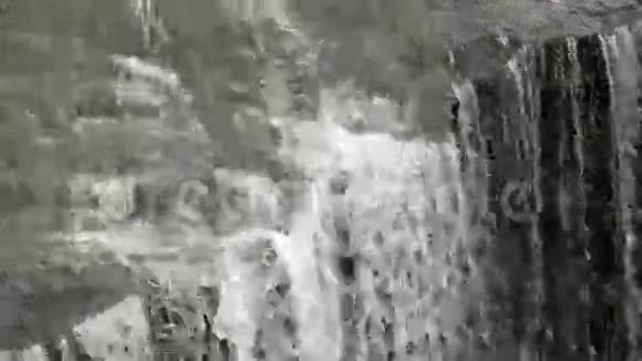 查理斯岩石瀑布新西兰视频的预览图