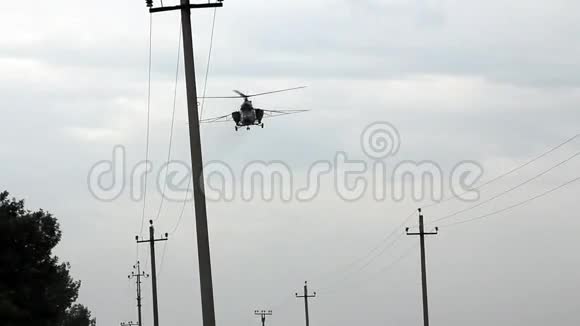 直升机喷洒肥料视频的预览图