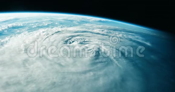 从太空看到的飓风视频的预览图