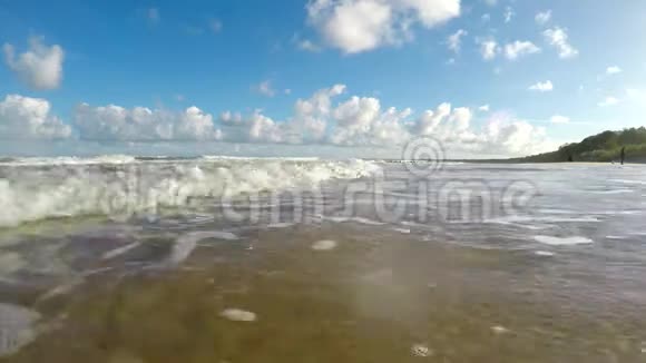 波罗的海冲浪相机的冲浪视频的预览图
