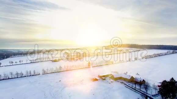 白雪皑皑的冬天美丽无声的风景视频的预览图