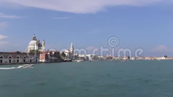 威尼斯水上的城市视频的预览图
