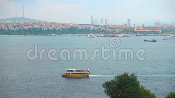 伊斯坦布尔的博斯普鲁斯海峡视频的预览图
