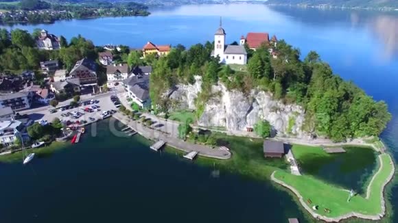 上奥地利阿尔卑斯山的特拉恩塞湖码头视频的预览图