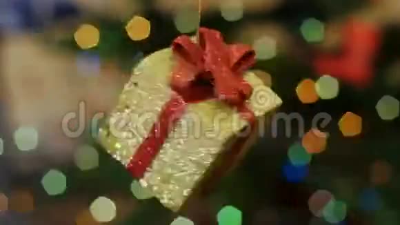 圣诞礼物玩具在后台旋转视频的预览图