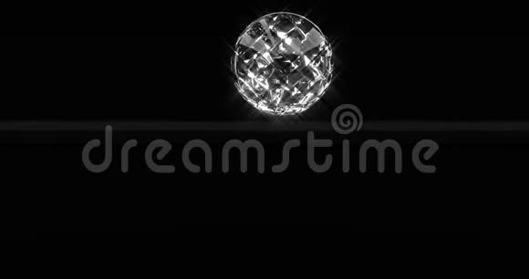 在黑色背景下缓慢运动打破玻璃球体视频的预览图