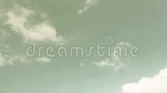 复古的天空和云彩延时录像4K视频的预览图
