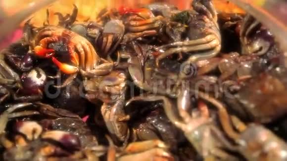炸蟹泰国风味食品视频的预览图