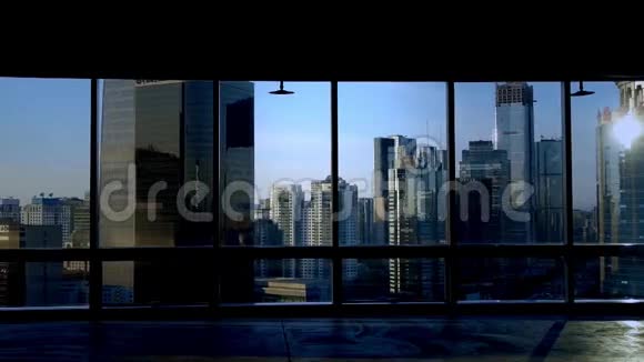 从北京的建筑窗口看现代城市建筑阳光透过窗户视频的预览图