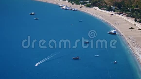 蓝色海船拉古纳背景土耳其视频的预览图