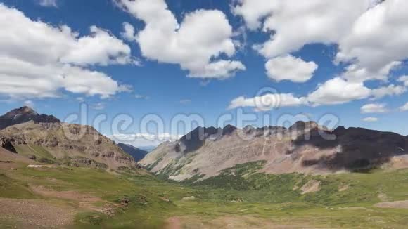 落基山脉的时空景观栗色雪域荒野视频的预览图