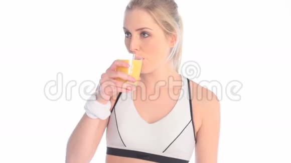 喝健康的橙汁视频的预览图