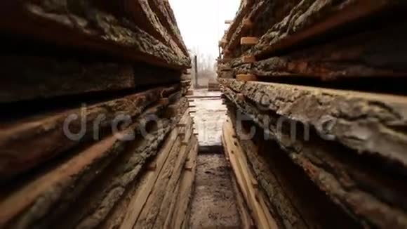 旧锯木厂木材板视频的预览图