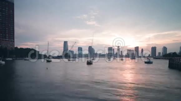 日落新泽西观曼哈顿码头4k时间间隔视频的预览图