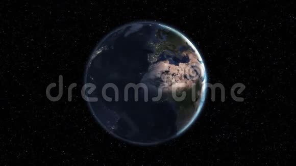 现实的地球在星空背景下在太空中旋转无缝环与日夜城市灯的变化视频的预览图