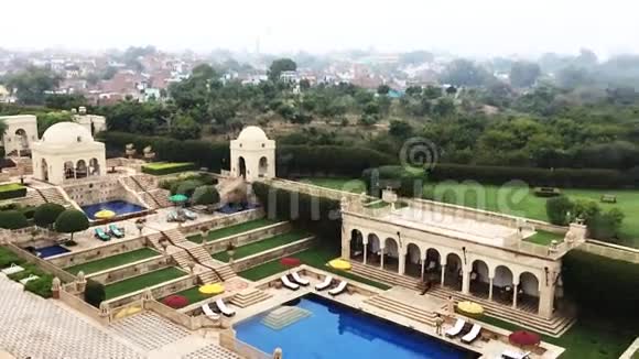 印度北方邦阿格拉AmarVillas酒店游泳池区域潘射视频的预览图