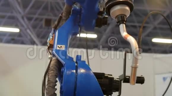 自动机器人机械工业焊接机械臂视频的预览图