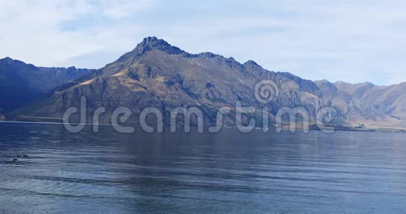 新西兰的山区和海洋视频的预览图