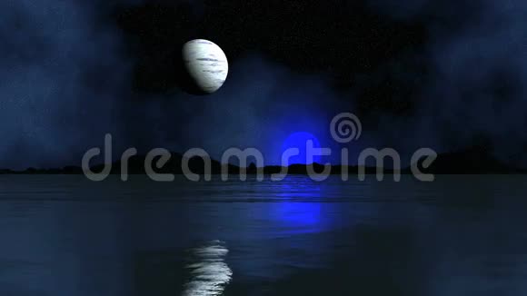 在水中反射的两个月亮视频的预览图