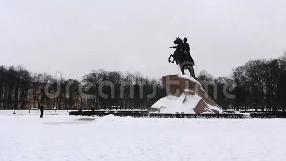 彼得大雕像潘冬天视频的预览图
