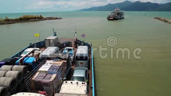 准备驶向泰国暹罗湾的KohChang岛视频的预览图