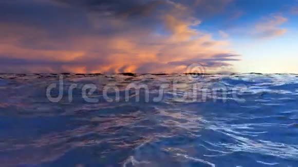 日落时在水面上浪视频的预览图