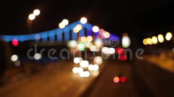 夜城的交通视频的预览图