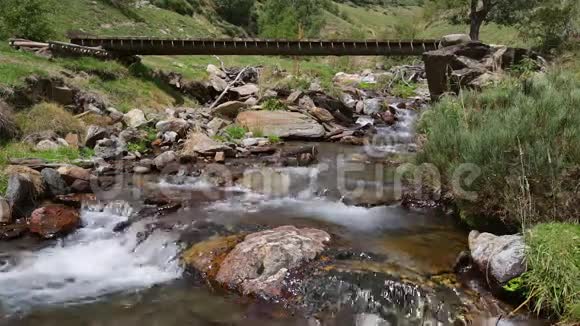 山河与老桥视频的预览图