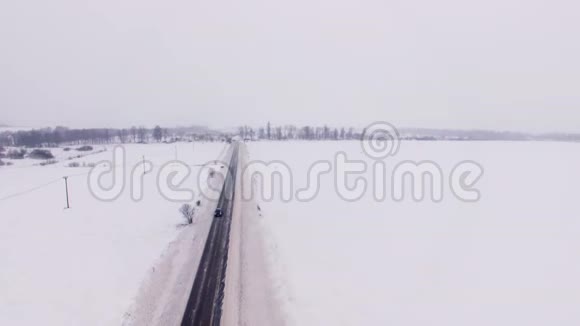 冬季田间道路视频的预览图