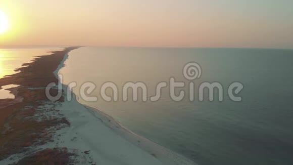 日落时的地平线在海上视频的预览图