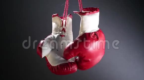 拳击手套旋转视频的预览图