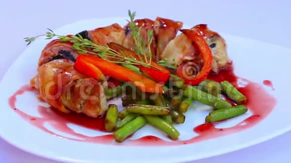不同制剂的荤菜烹饪艺术中的各种肉类菜肴冷热肉菜视频的预览图