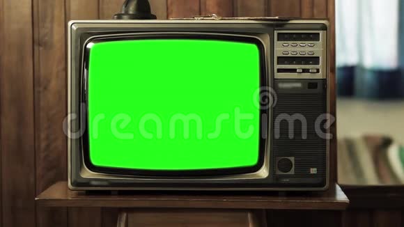 1980电视绿屏放大视频的预览图