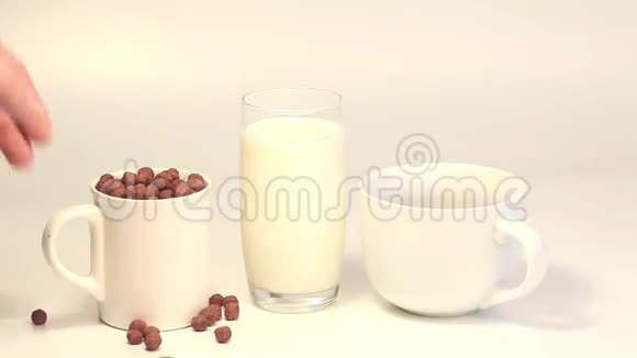 巧克力玉米片加牛奶视频的预览图