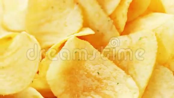 旋转薯片食物背景视频的预览图