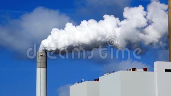 发电厂的烟雾污染视频的预览图