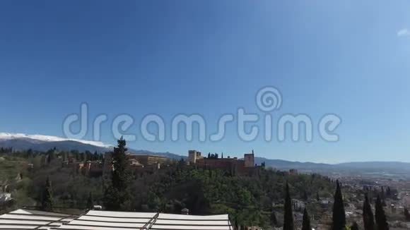 西班牙安达格拉纳达2016年4月15日从瞭望点看阿尔罕布拉视频的预览图