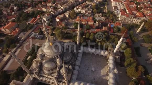 伊斯坦布尔蓝色清真寺的空中镜头土耳其4K视频的预览图