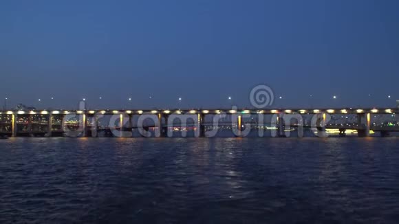 汉江游船首尔桥夜景视频的预览图