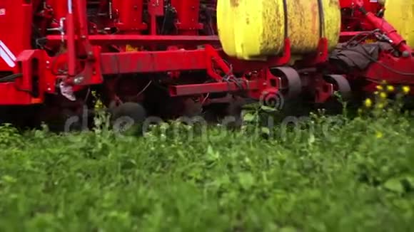 农业播种拖拉机视频的预览图